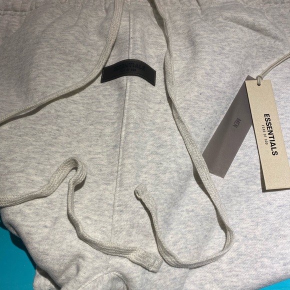 Essentials Fear of God Sweatpants in Gray - Picture 2 of 3
